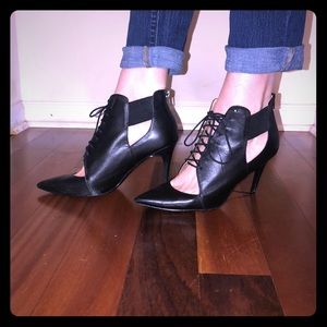 Black lace up pumps